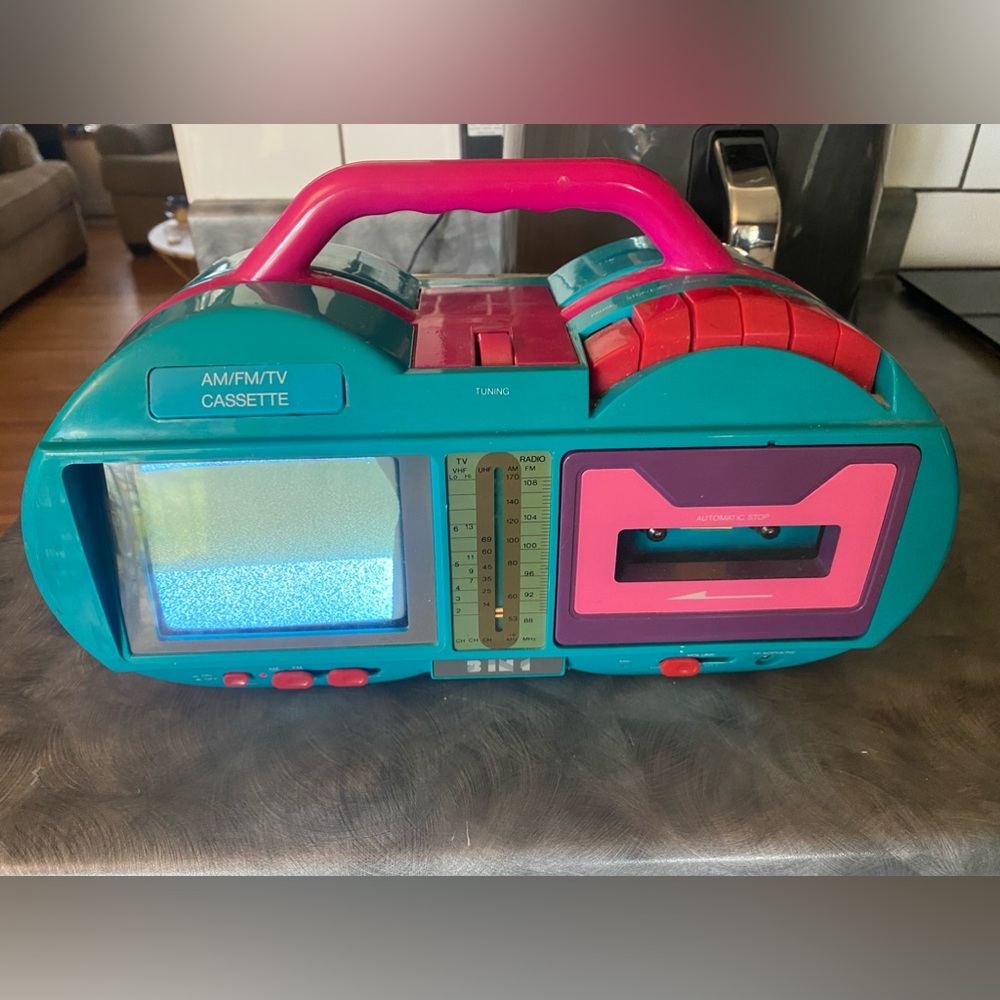 Vintage 90’s 3 In 1 TV, Radio, and cassette player. Read Description!